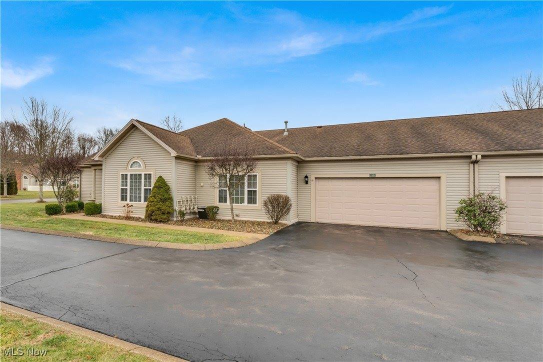 24 Hunters Woods Boulevard, Canfield, OH 44406