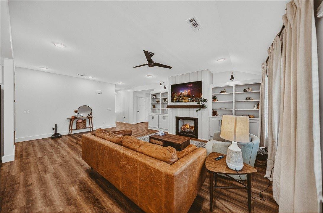 11 Kirkliston Lane, Bella Vista, AR 72715