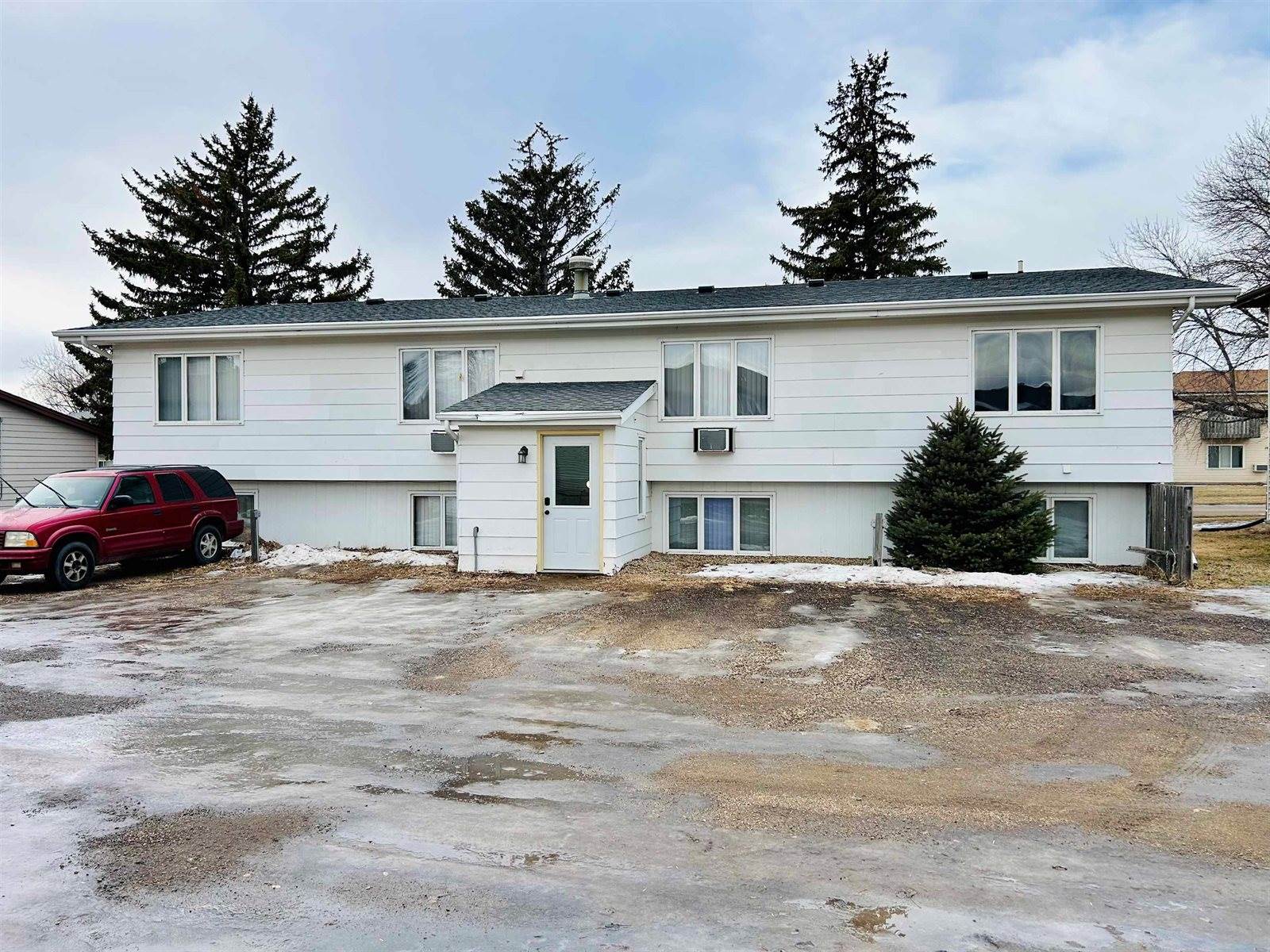 1811 6th St SE, Minot, ND 58701