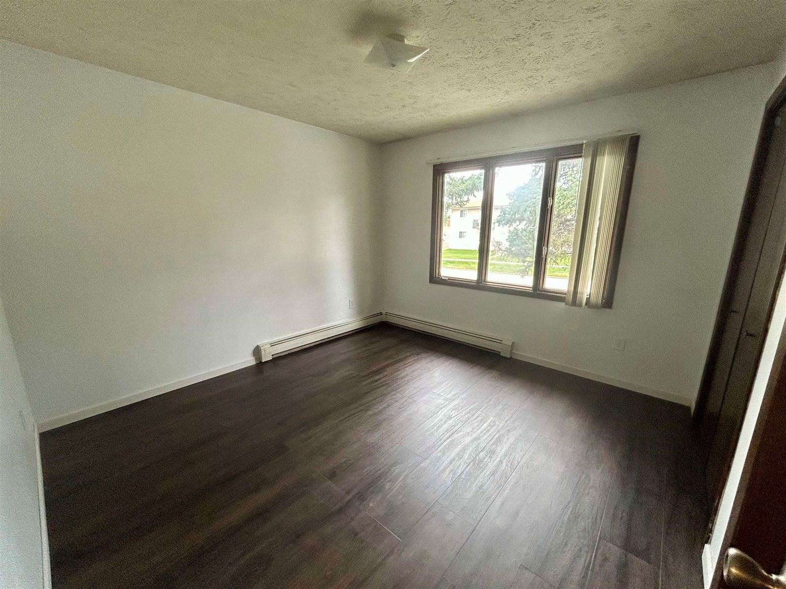 1811 6th St SE, Minot, ND 58701