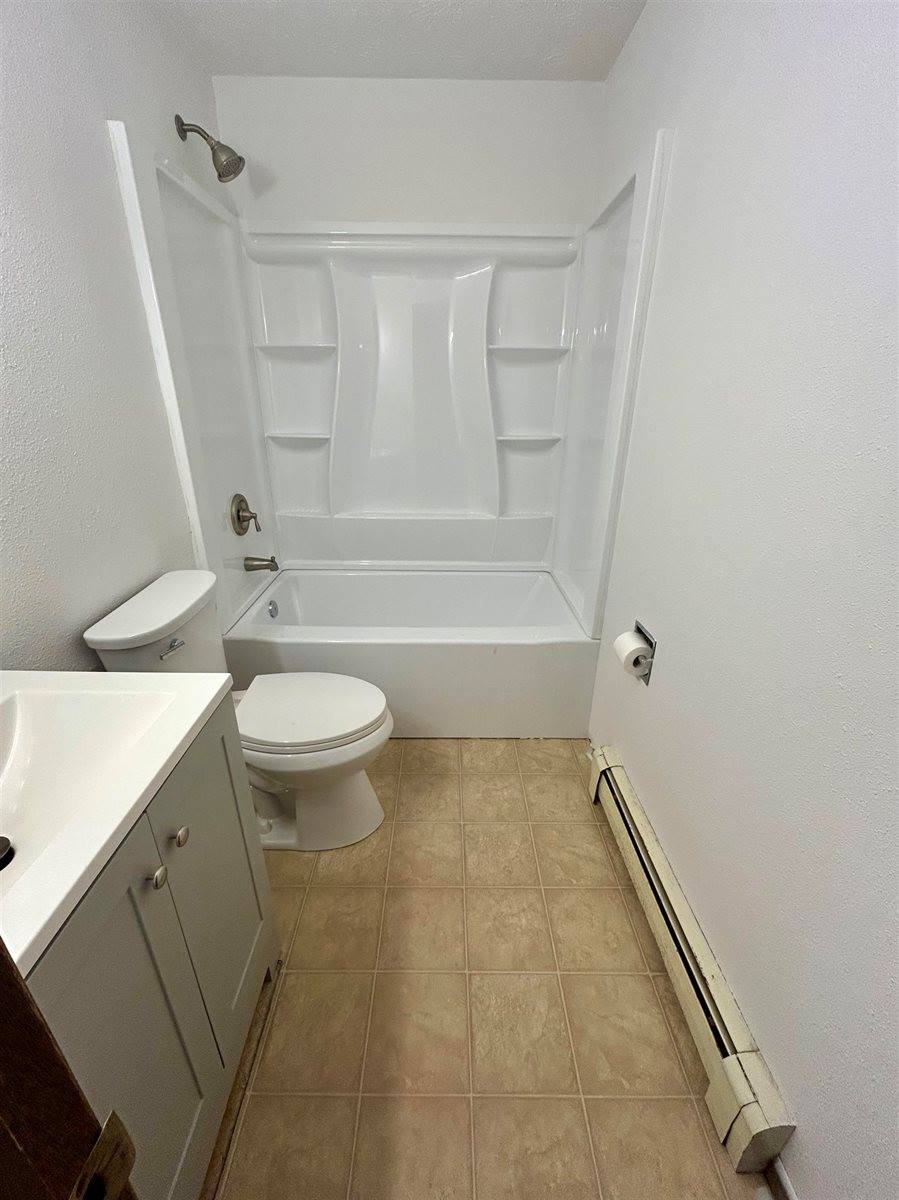 1811 6th St SE, Minot, ND 58701