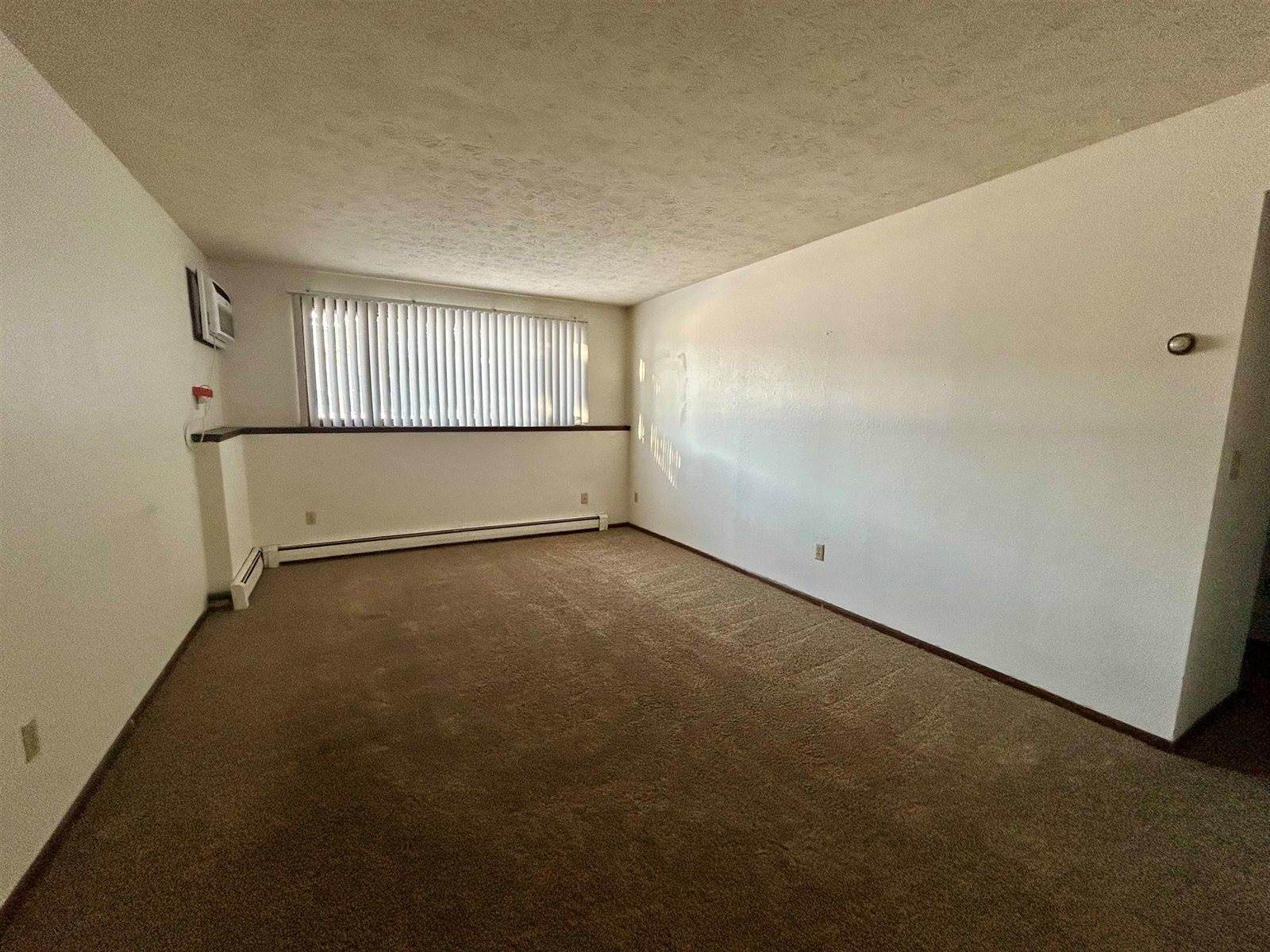 1811 6th St SE, Minot, ND 58701