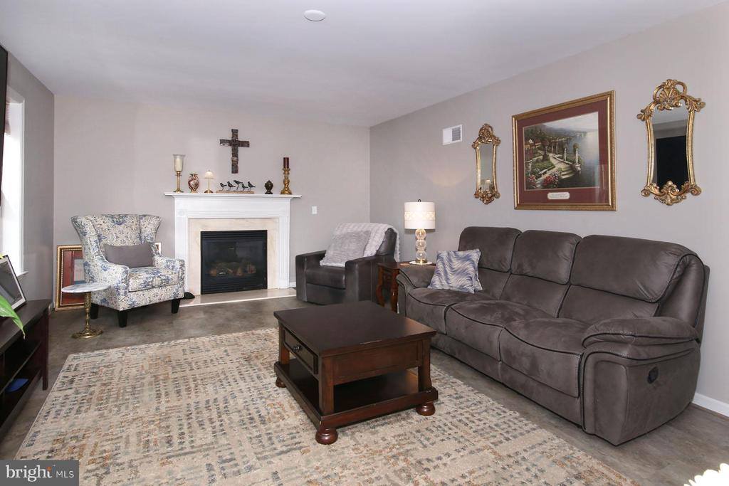 706 Brookside Lane, Lebanon, PA 17042