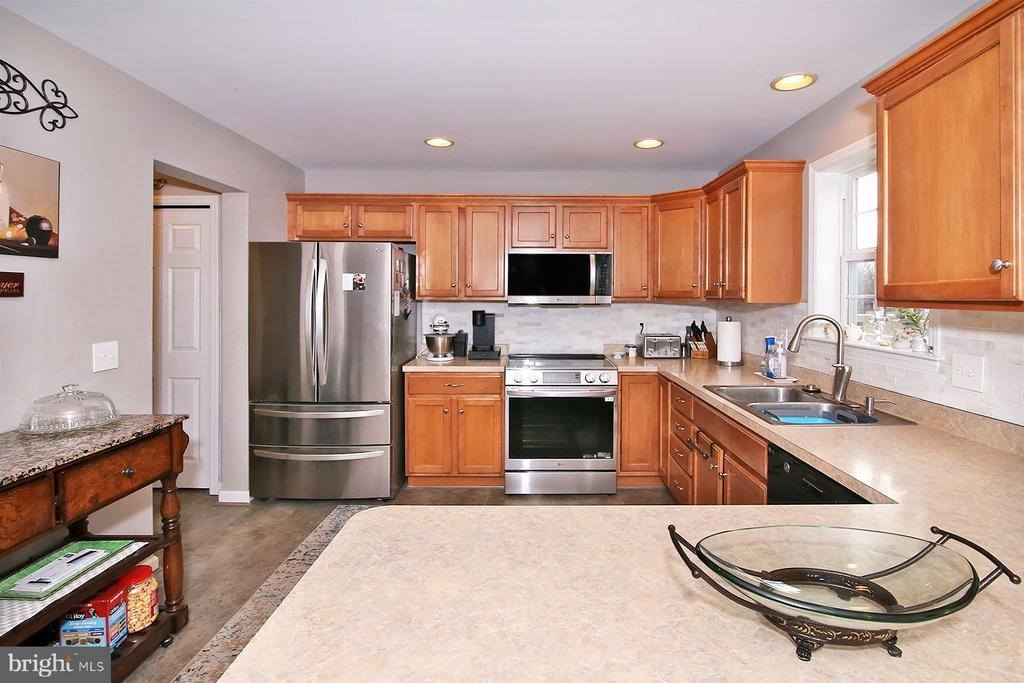 706 Brookside Lane, Lebanon, PA 17042