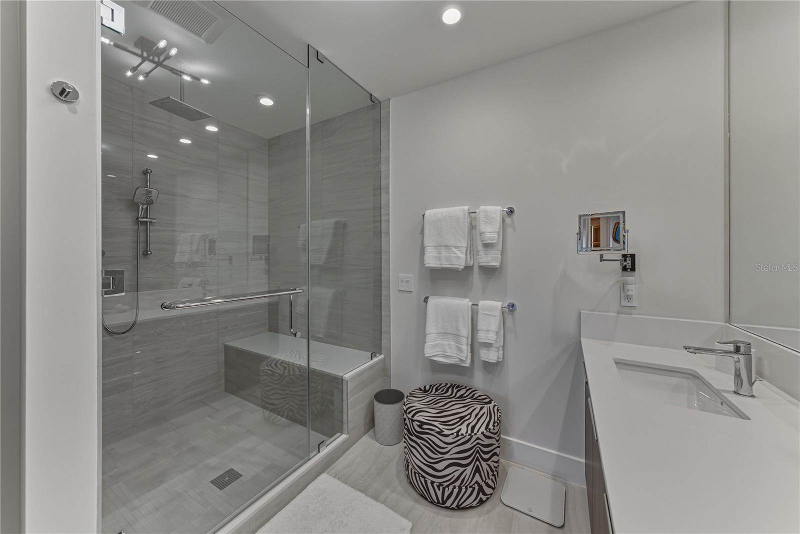 275 1ST Avenue South, #1701, Saint Petersburg, FL 33701