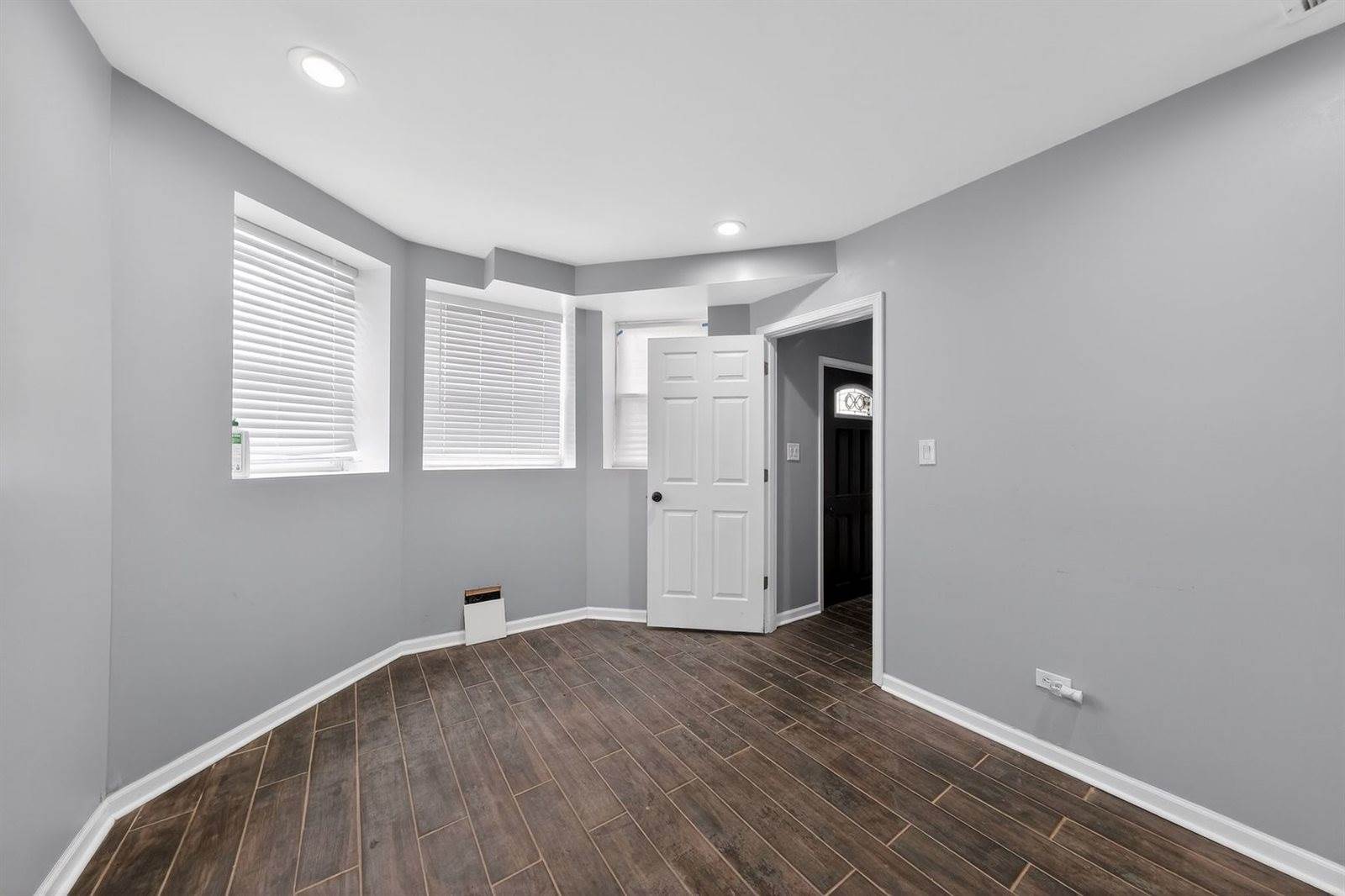 5718 West 63rd Place, Chicago, IL 60638