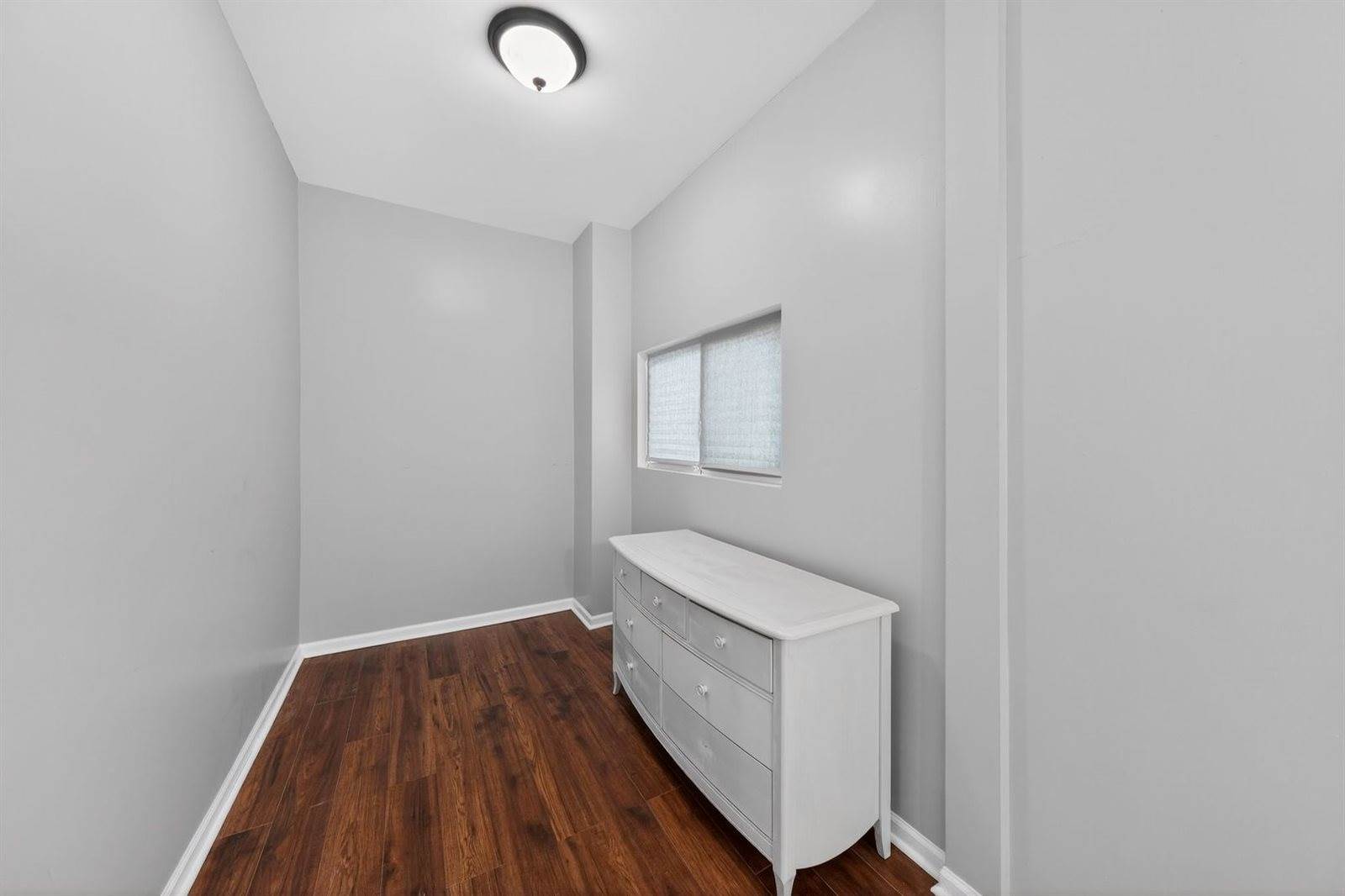 5718 West 63rd Place, Chicago, IL 60638