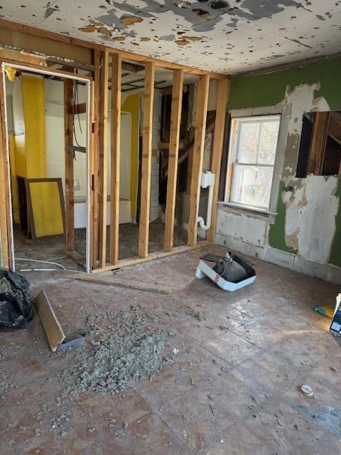 17 Kennebec Road, Hampden, ME 04444