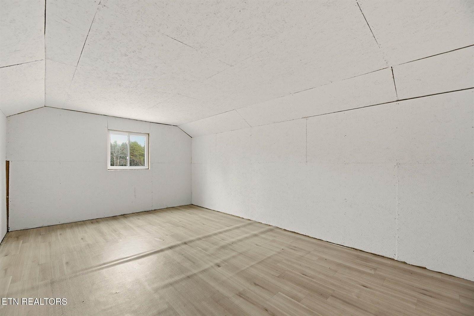 337 Old Collins, Deer Lodge, TN 37726