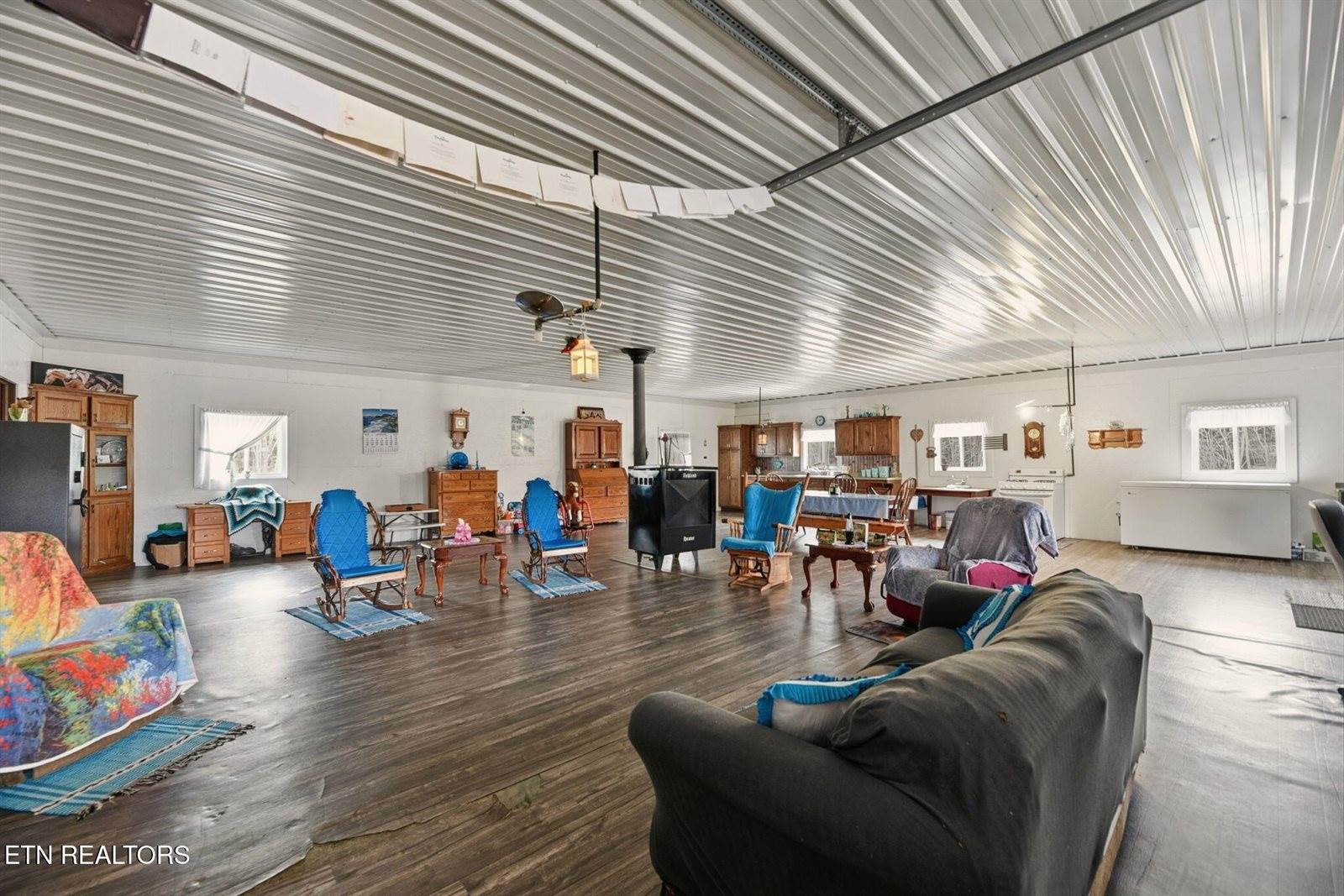 337 Old Collins, Deer Lodge, TN 37726