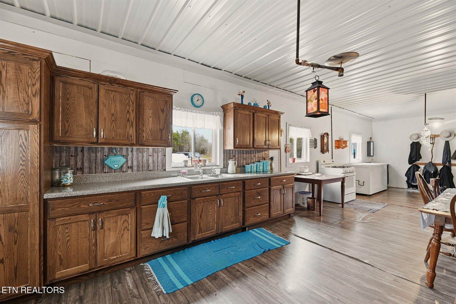 337 Old Collins, Deer Lodge, TN 37726