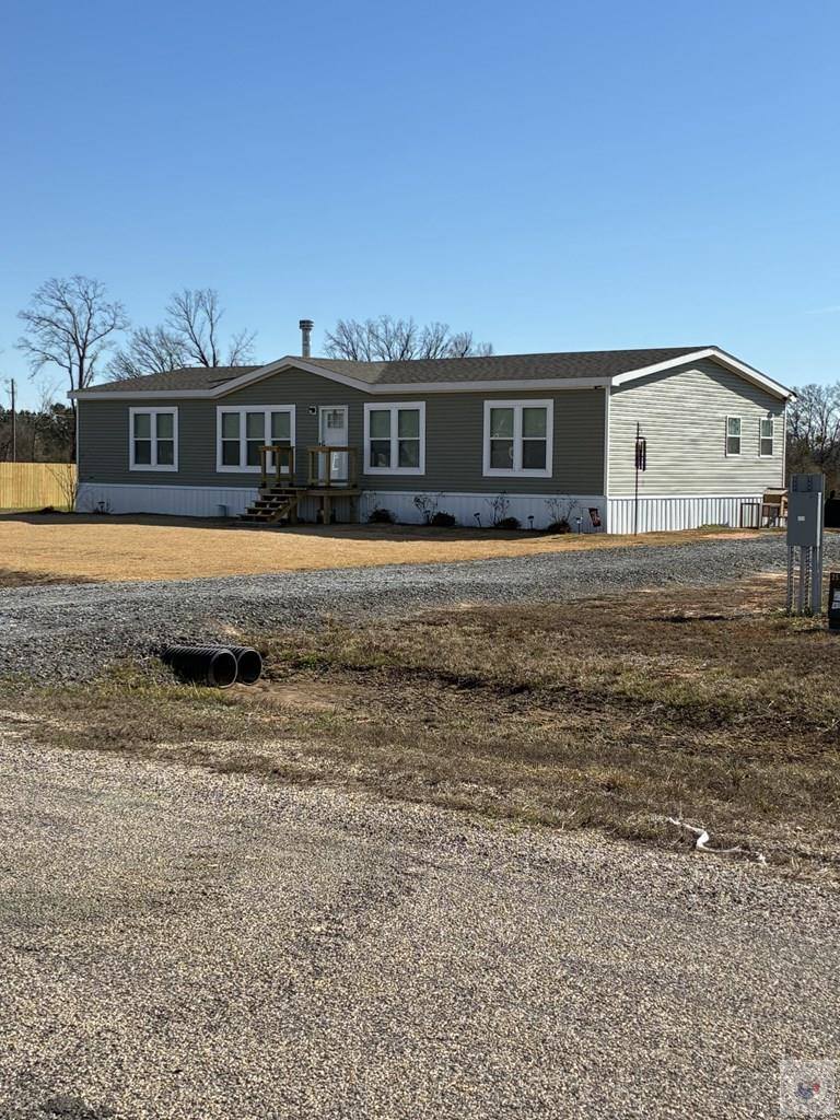 55 Barkman Bend Rd, Hooks, TX 75561