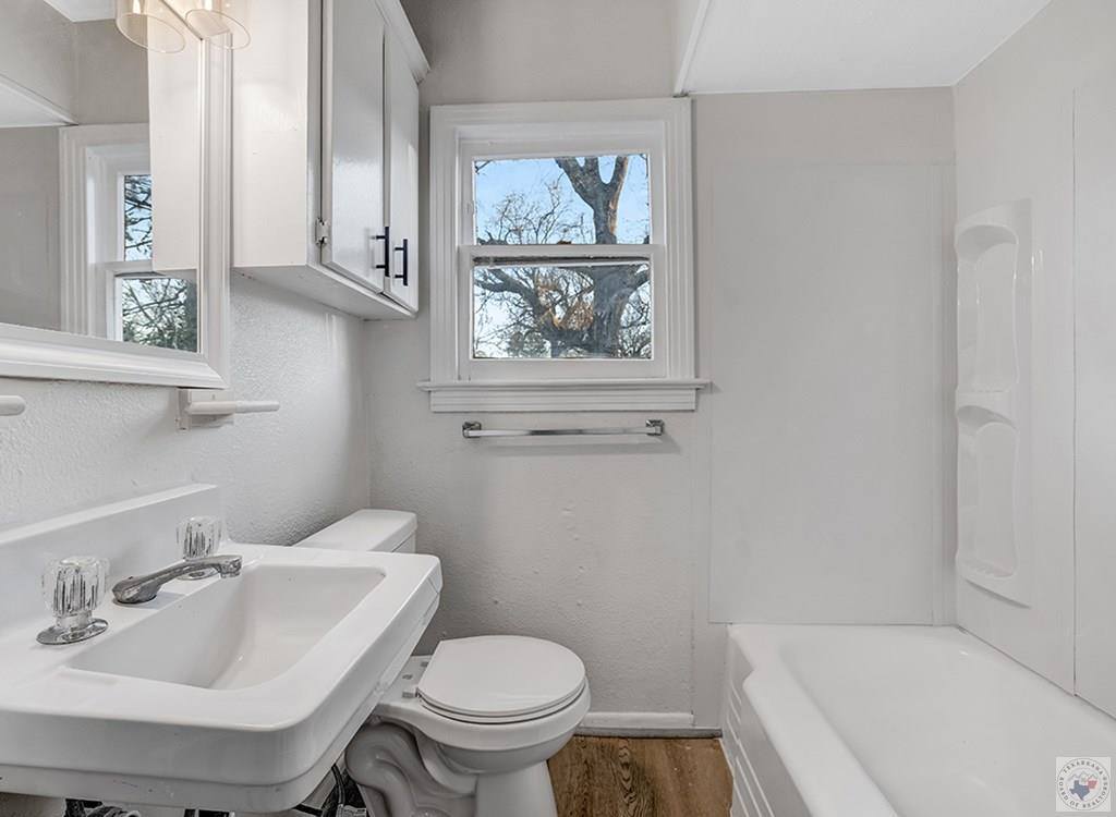 828 Burma, Wake Village, TX 75501