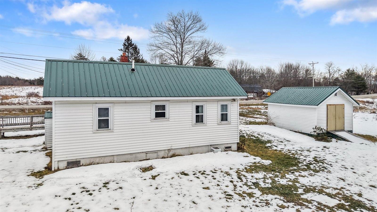 905 Wiscasset Road, Pittston, ME 04345