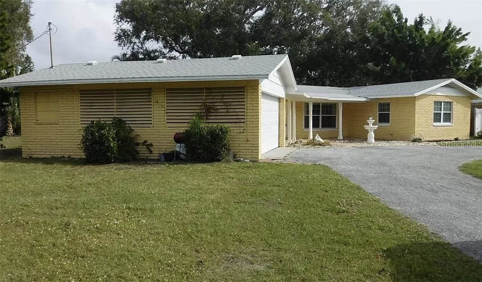 8185 Longbay Boulevard, Sarasota, FL 34243