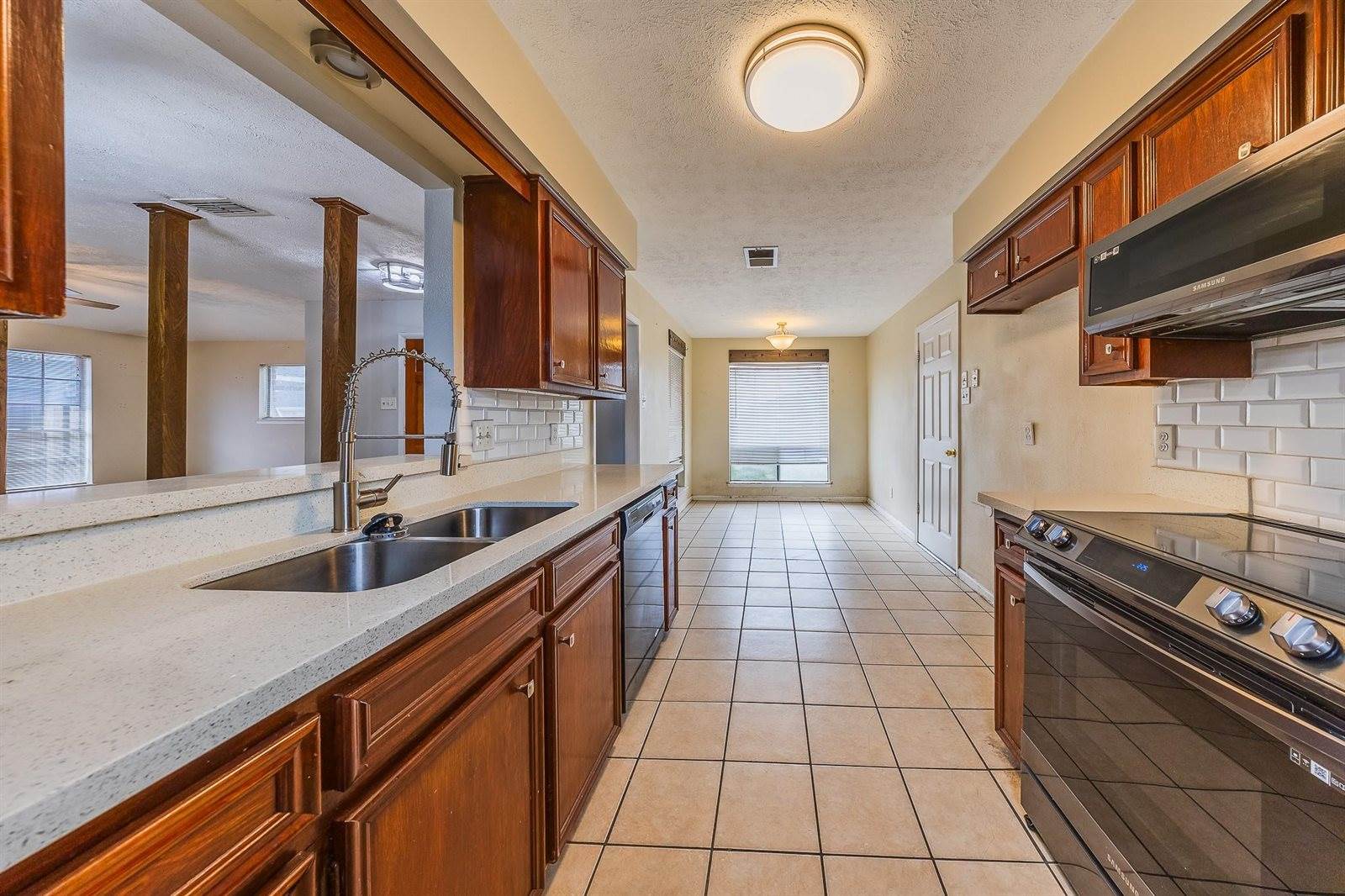 1221 Kitty Street, Deer Park, TX 77536