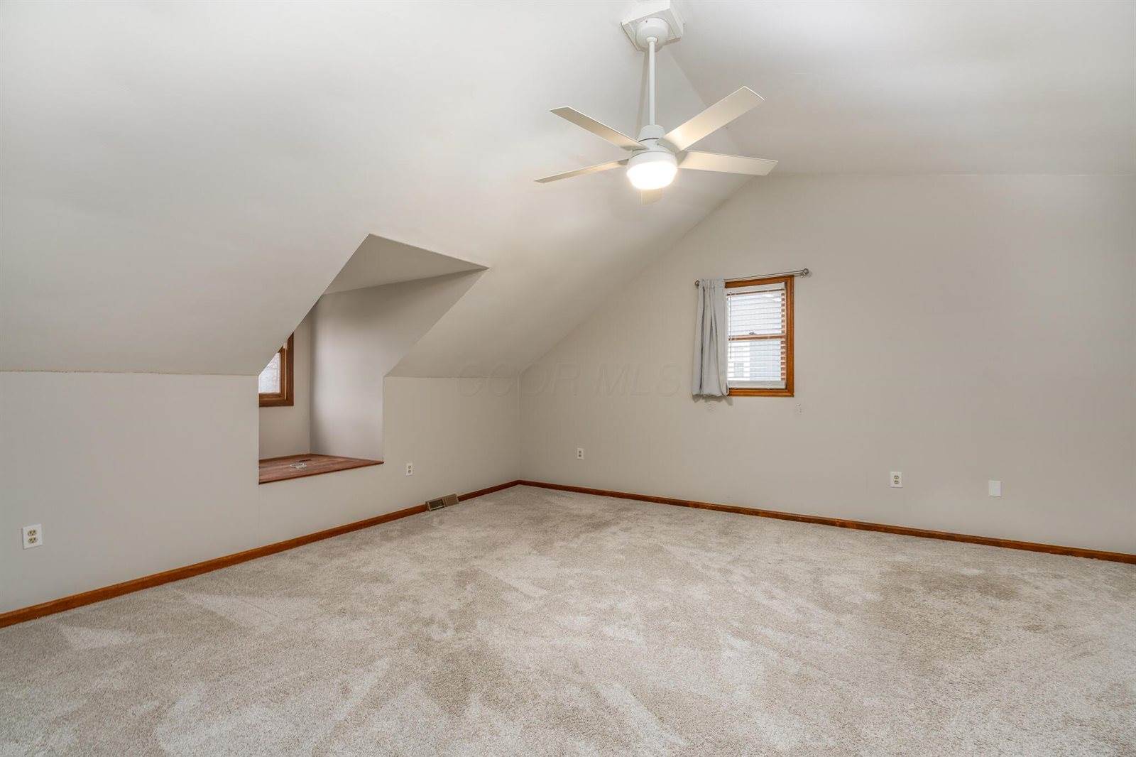 193 Challedon Circle SW, Pataskala, OH 43062