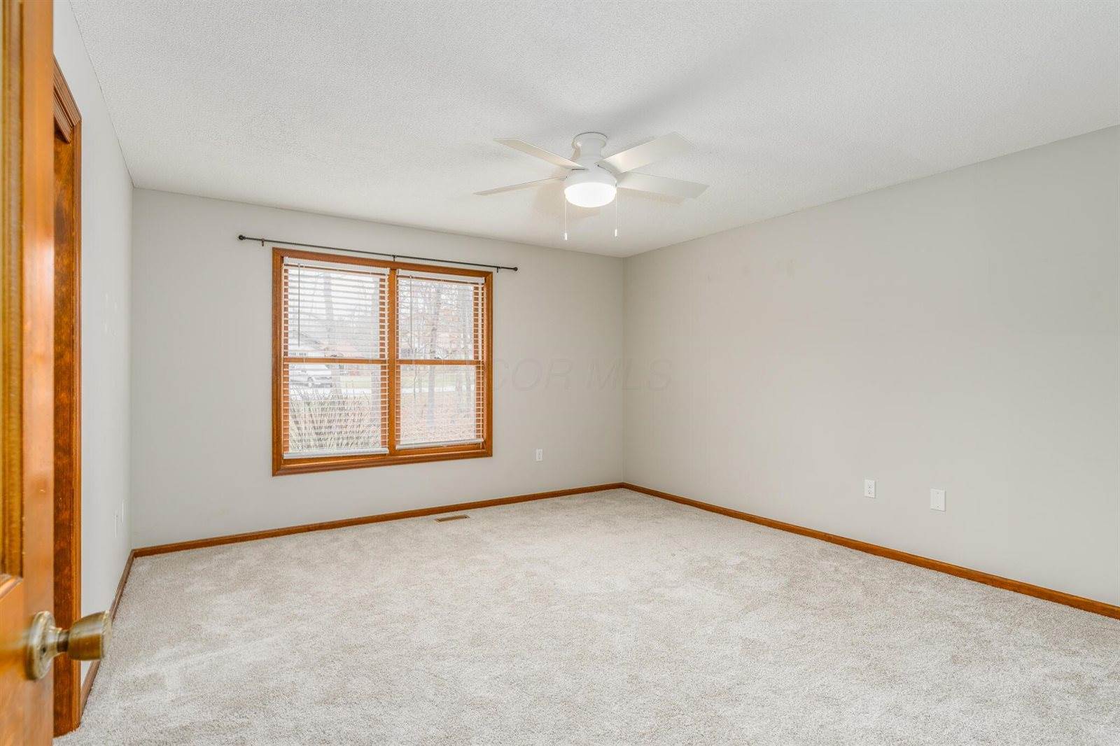 193 Challedon Circle SW, Pataskala, OH 43062