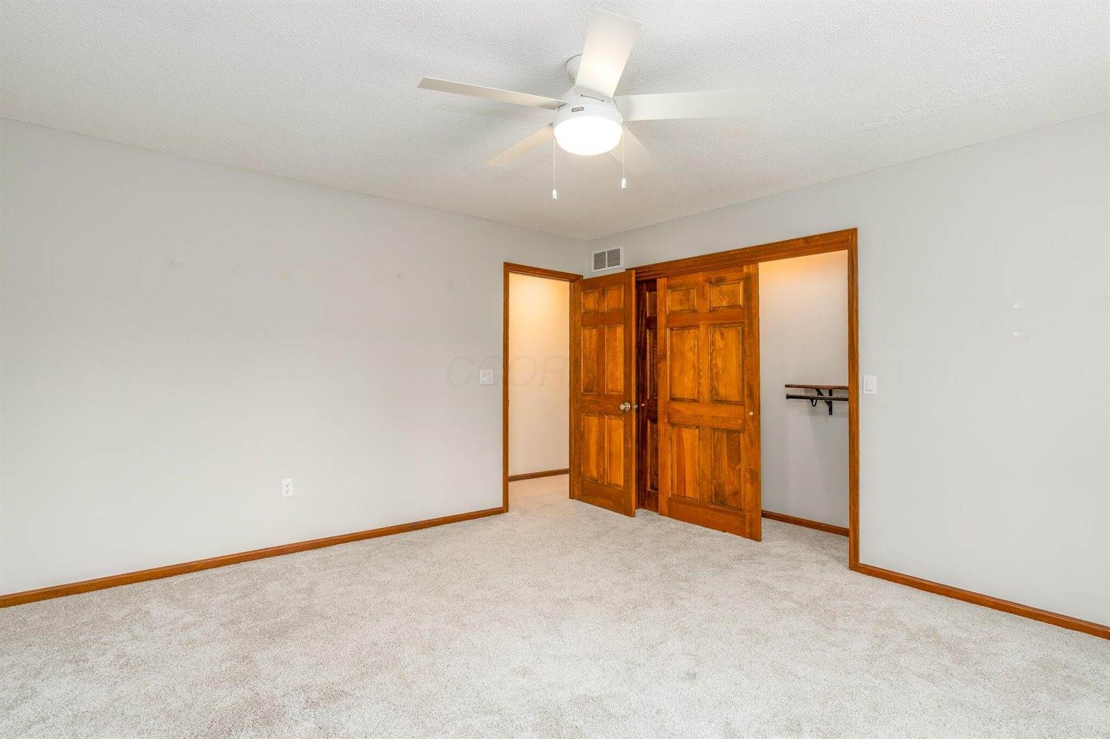 193 Challedon Circle SW, Pataskala, OH 43062