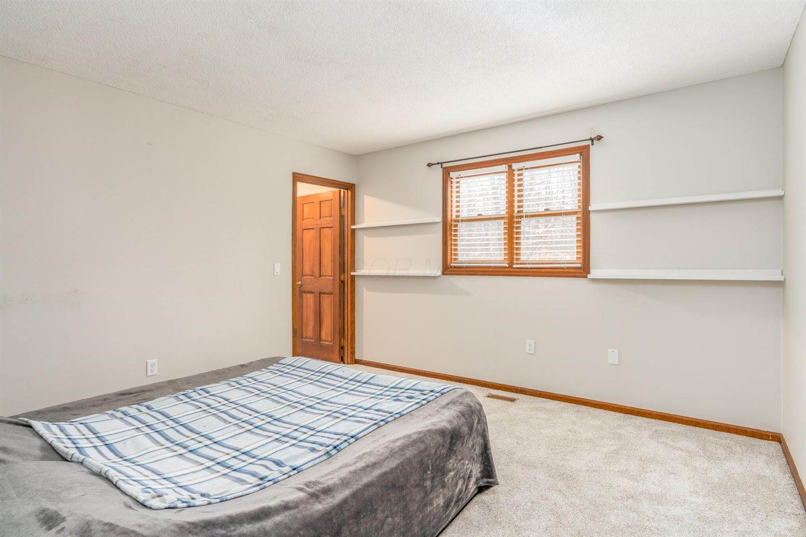 193 Challedon Circle SW, Pataskala, OH 43062