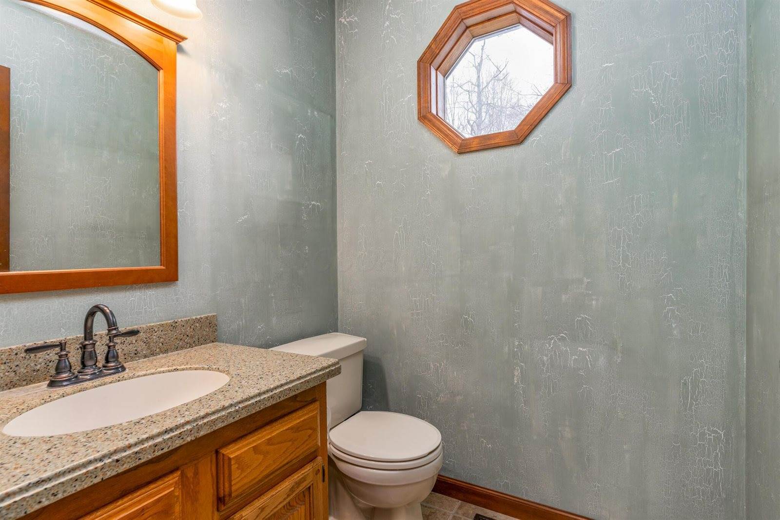 193 Challedon Circle SW, Pataskala, OH 43062