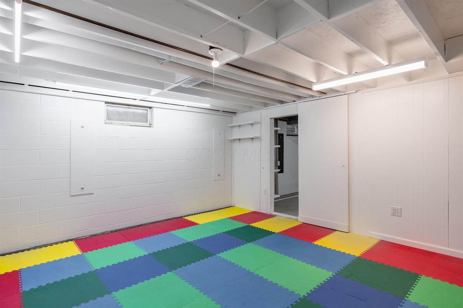 193 Challedon Circle SW, Pataskala, OH 43062