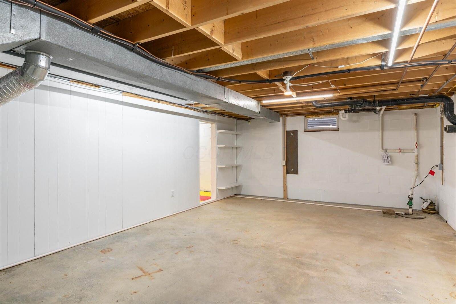 193 Challedon Circle SW, Pataskala, OH 43062