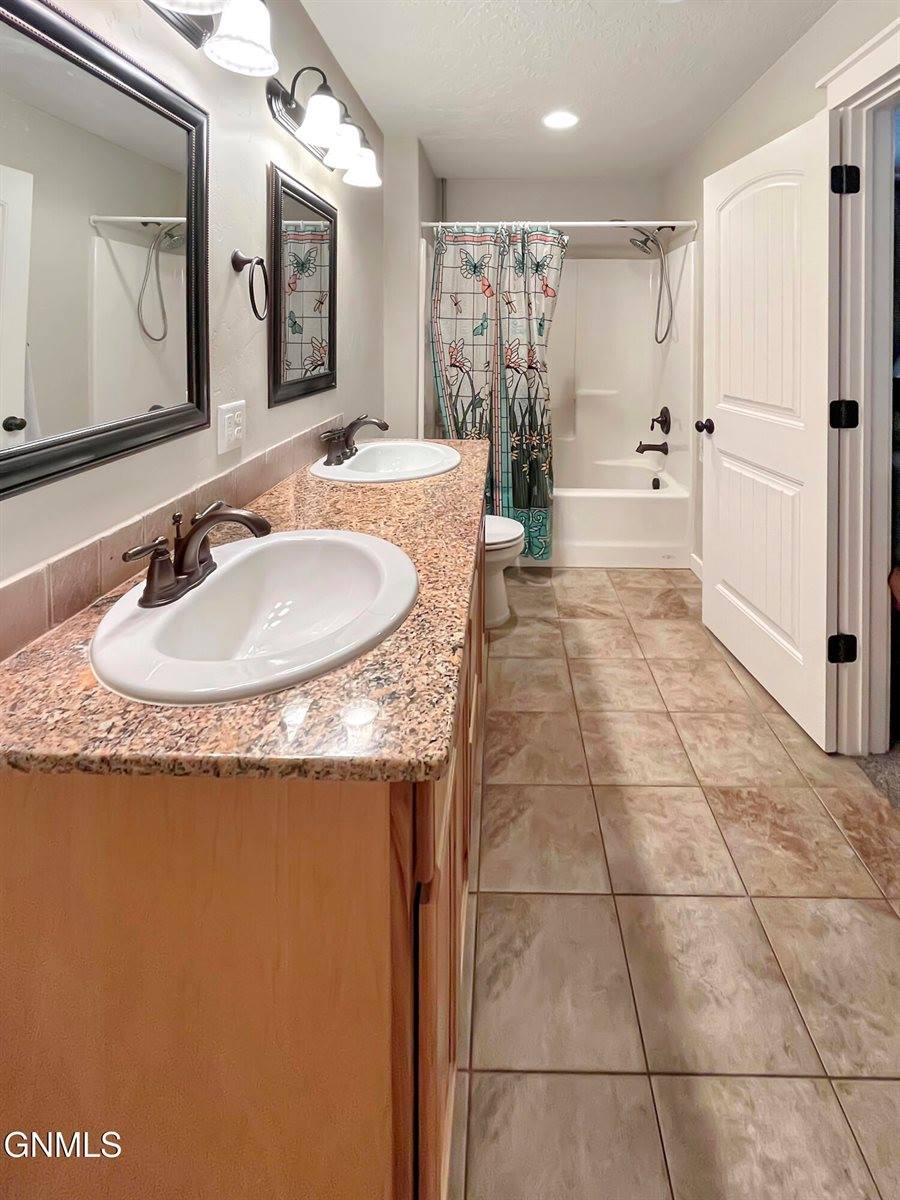 2009 18th Avenue West, Williston, ND 58801