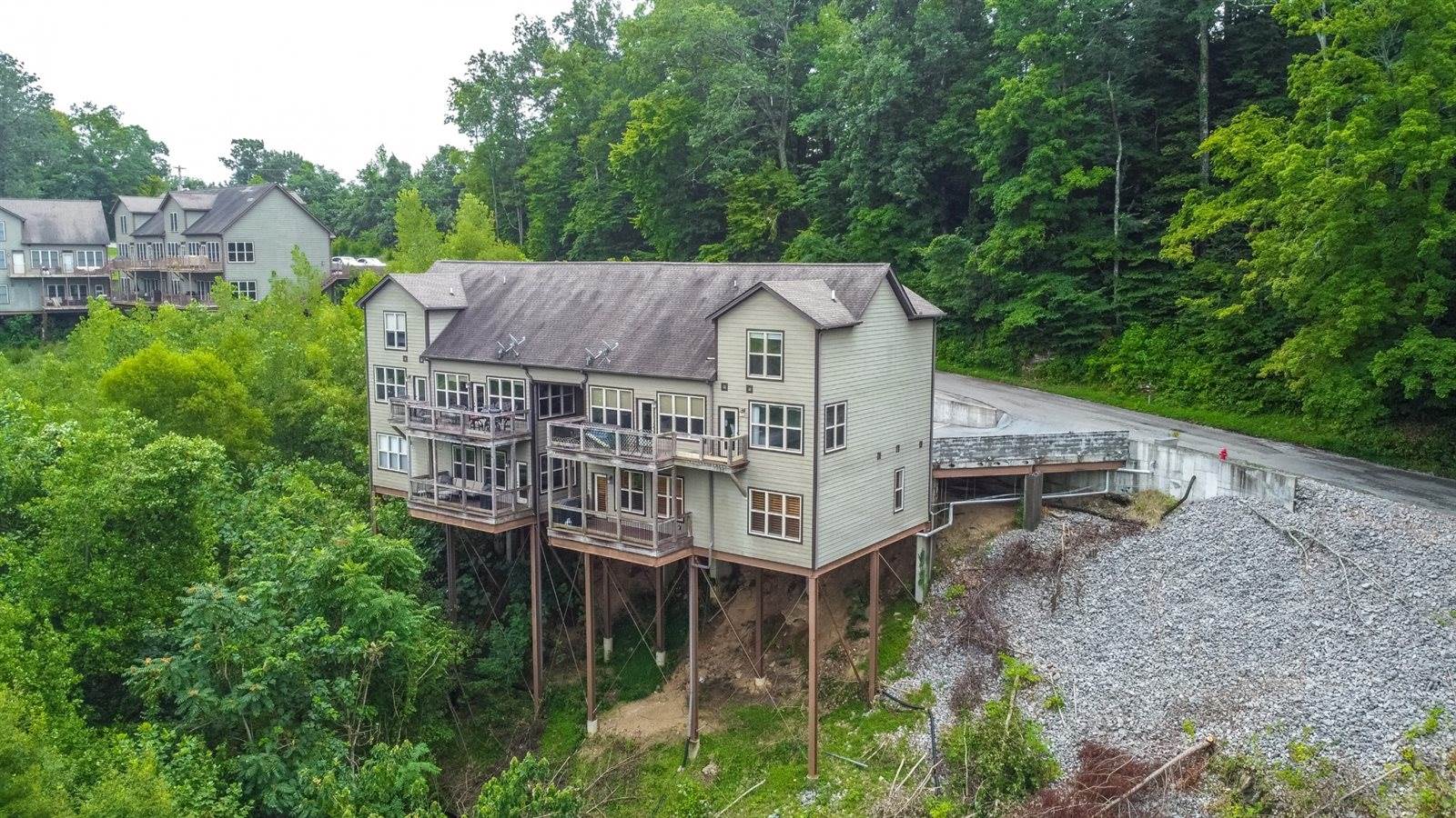 320 Floating Mill Rd, Silver Point, TN 38582