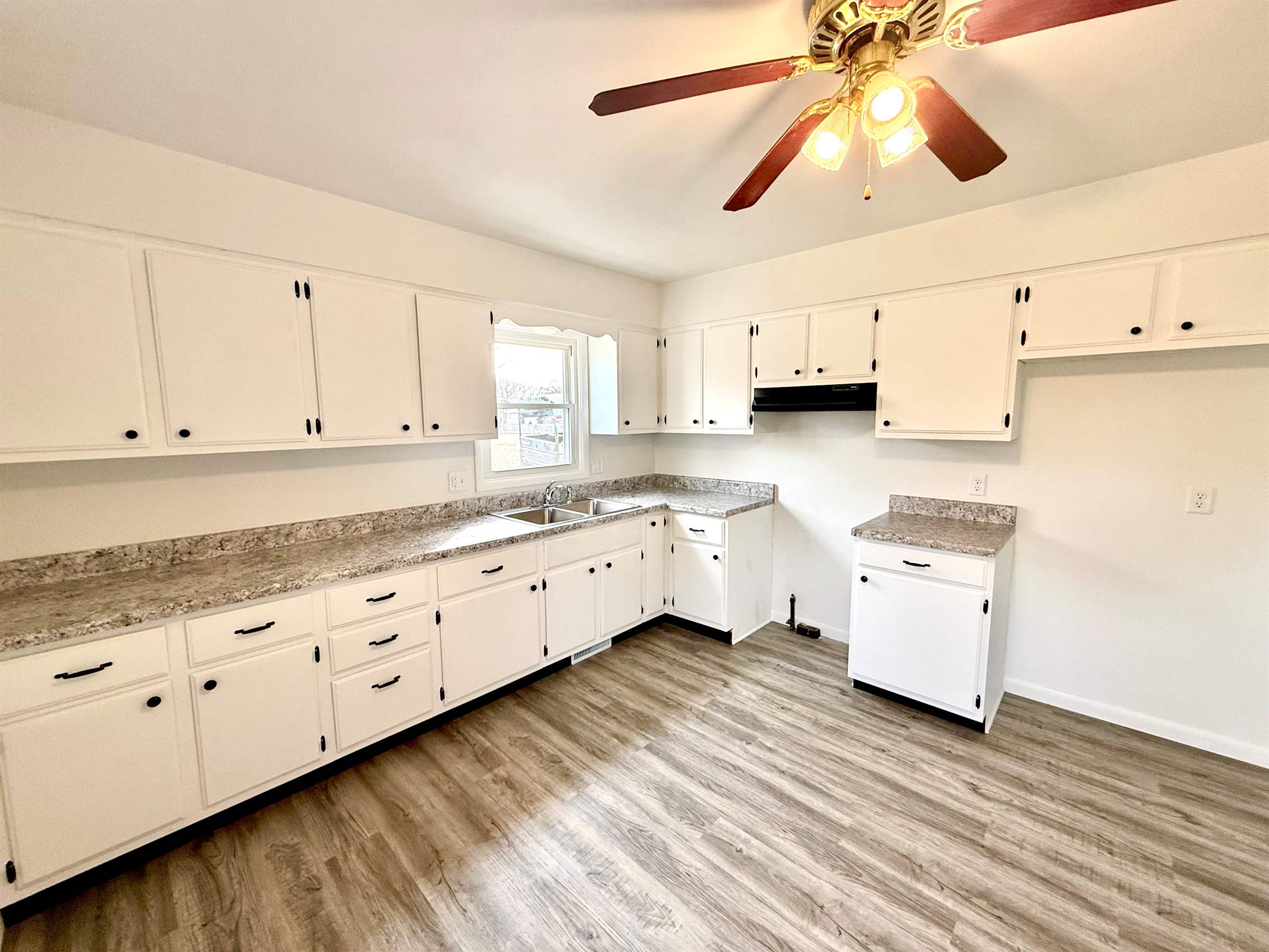 1426 Kings Crt, Colona, IL 61241