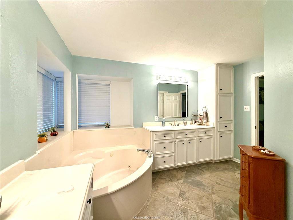 4764 Tiffany Park Circle, Bryan, TX 77802