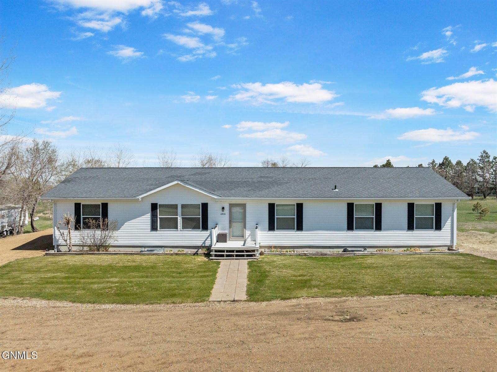 6881 2nd Avenue Circle East, Williston, ND 58801