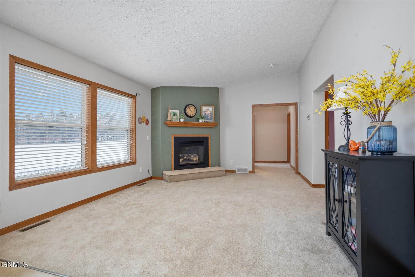 6881 2nd Avenue Circle East, Williston, ND 58801