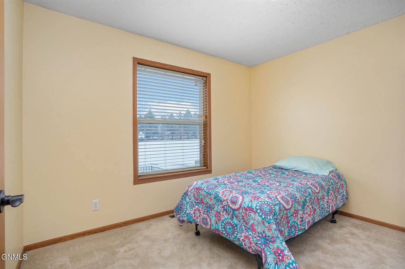 6881 2nd Avenue Circle East, Williston, ND 58801