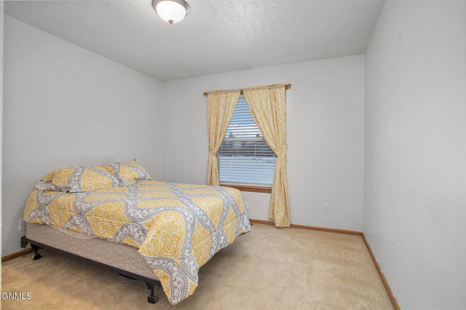 6881 2nd Avenue Circle East, Williston, ND 58801