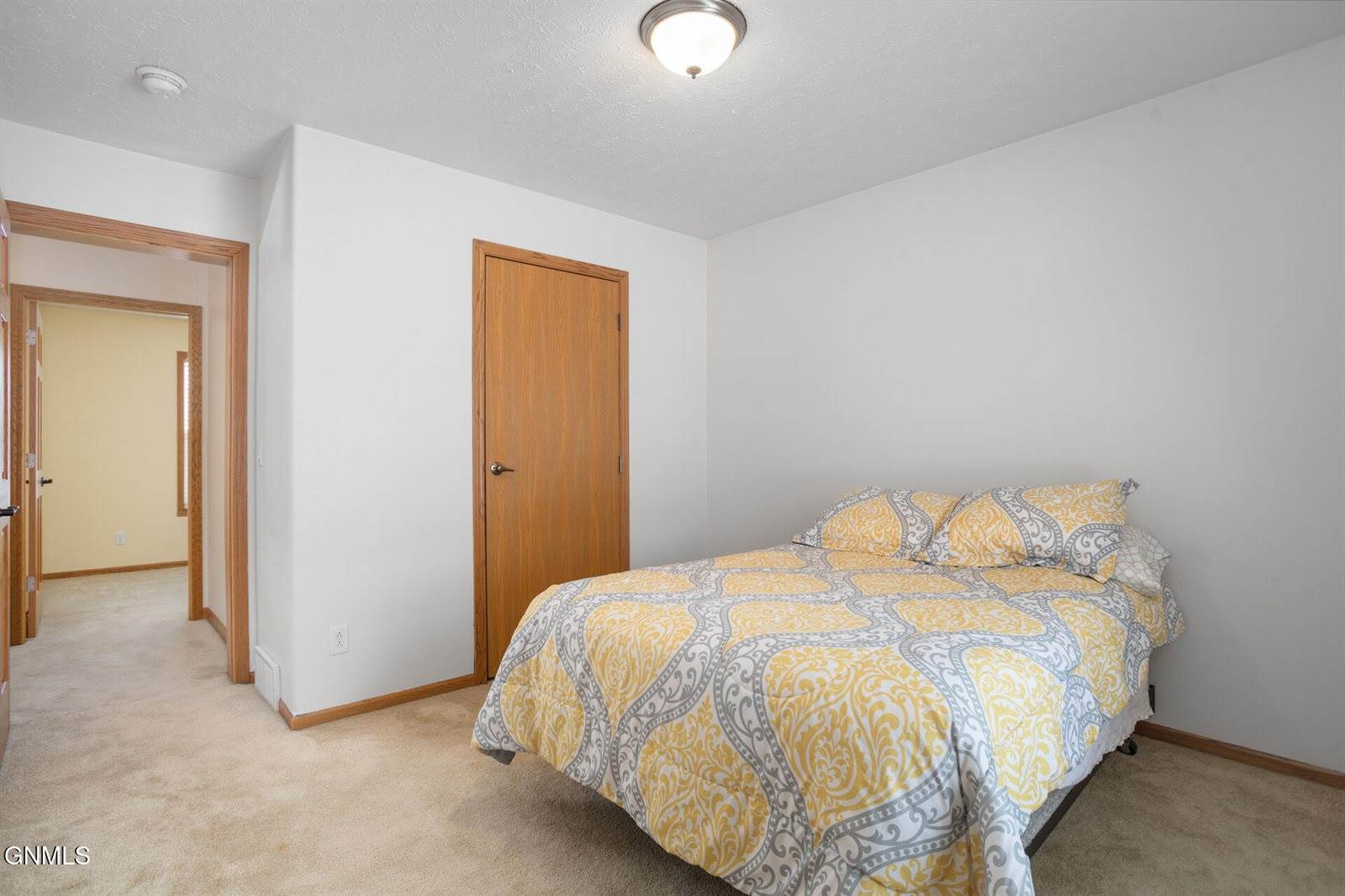 6881 2nd Avenue Circle East, Williston, ND 58801