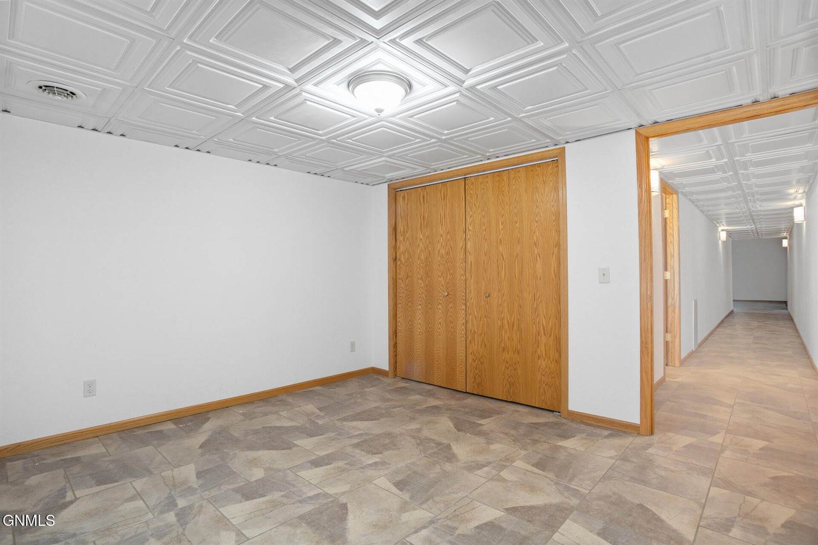 6881 2nd Avenue Circle East, Williston, ND 58801