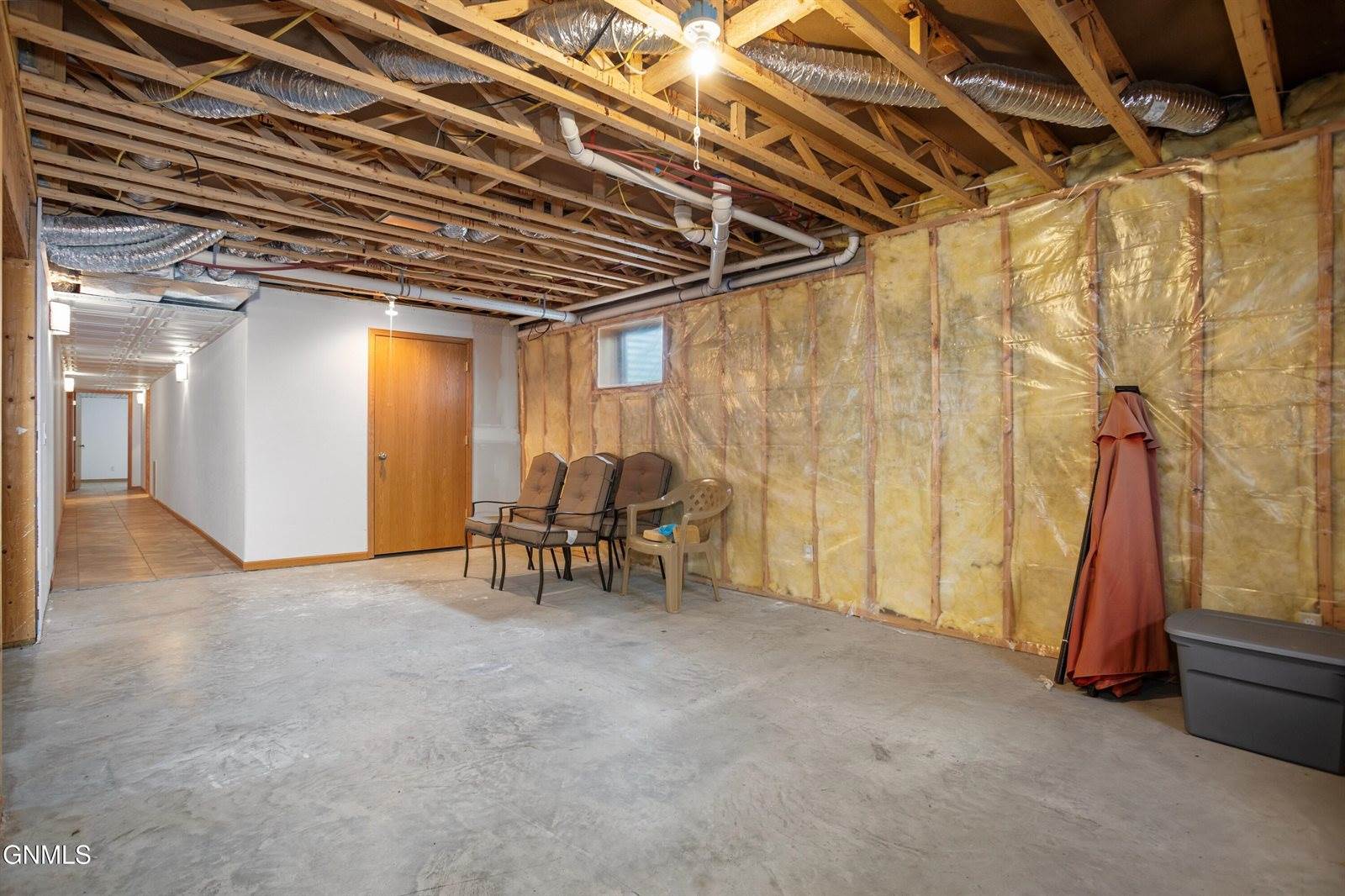 6881 2nd Avenue Circle East, Williston, ND 58801