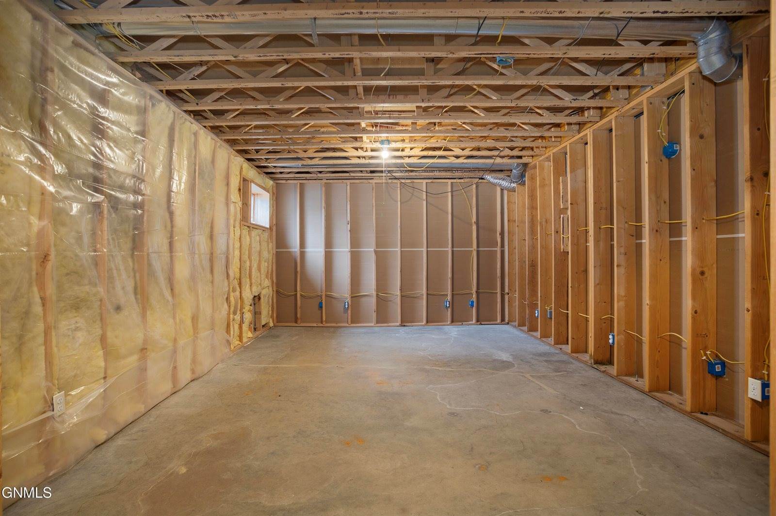 6881 2nd Avenue Circle East, Williston, ND 58801