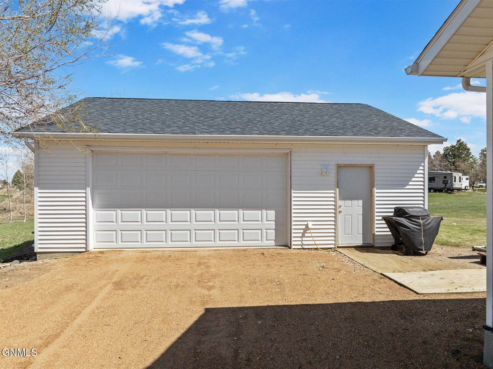 6881 2nd Avenue Circle East, Williston, ND 58801