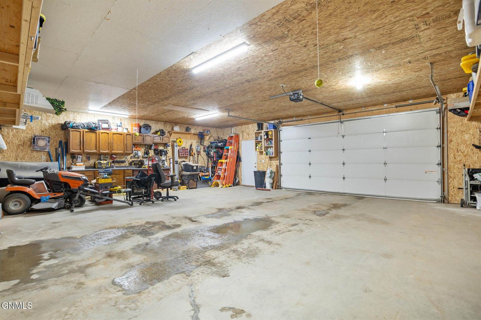 6881 2nd Avenue Circle East, Williston, ND 58801