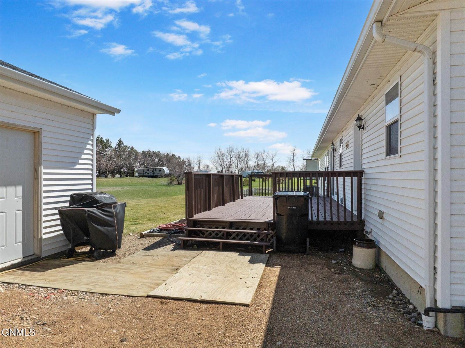 6881 2nd Avenue Circle East, Williston, ND 58801