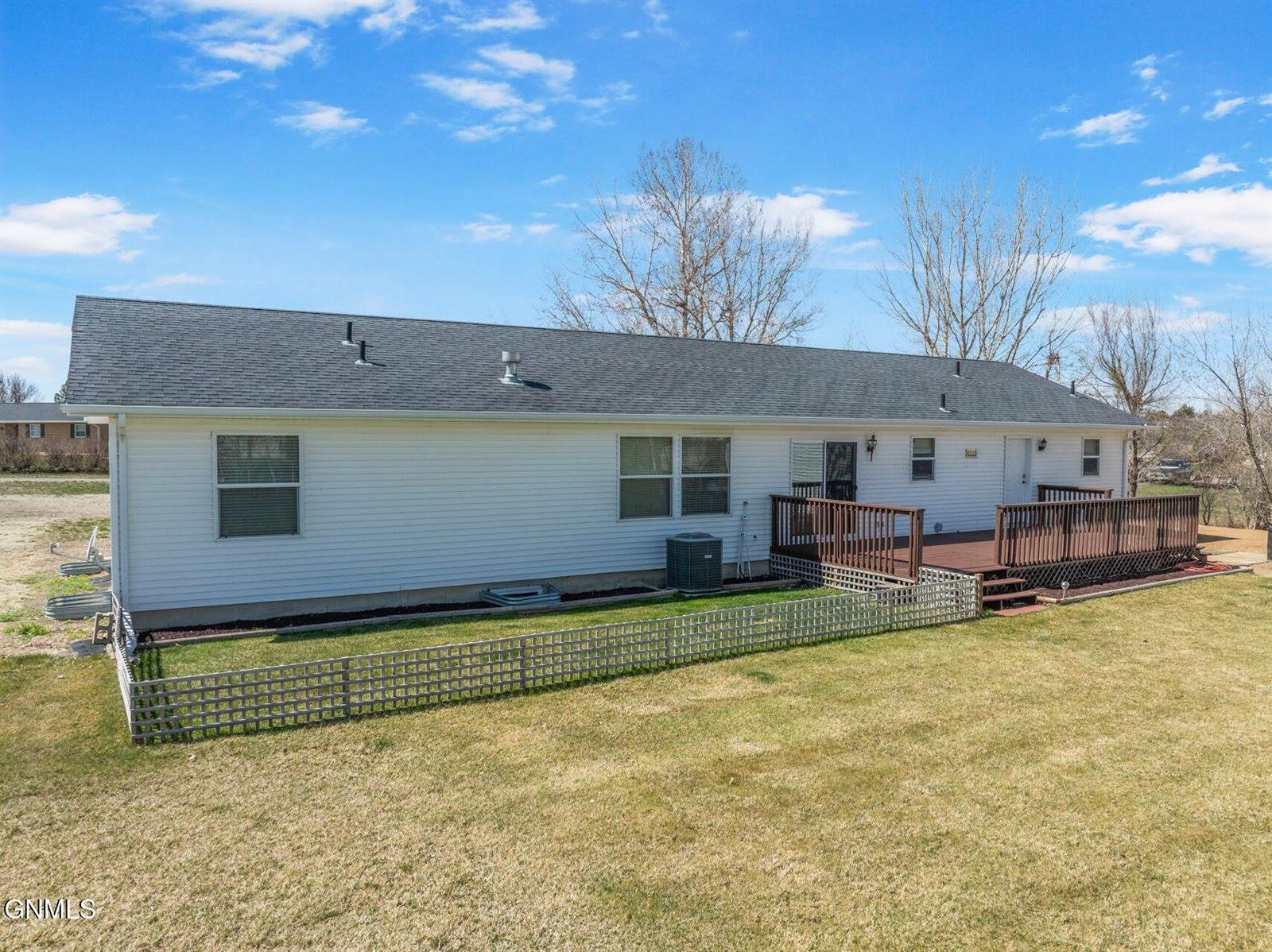 6881 2nd Avenue Circle East, Williston, ND 58801