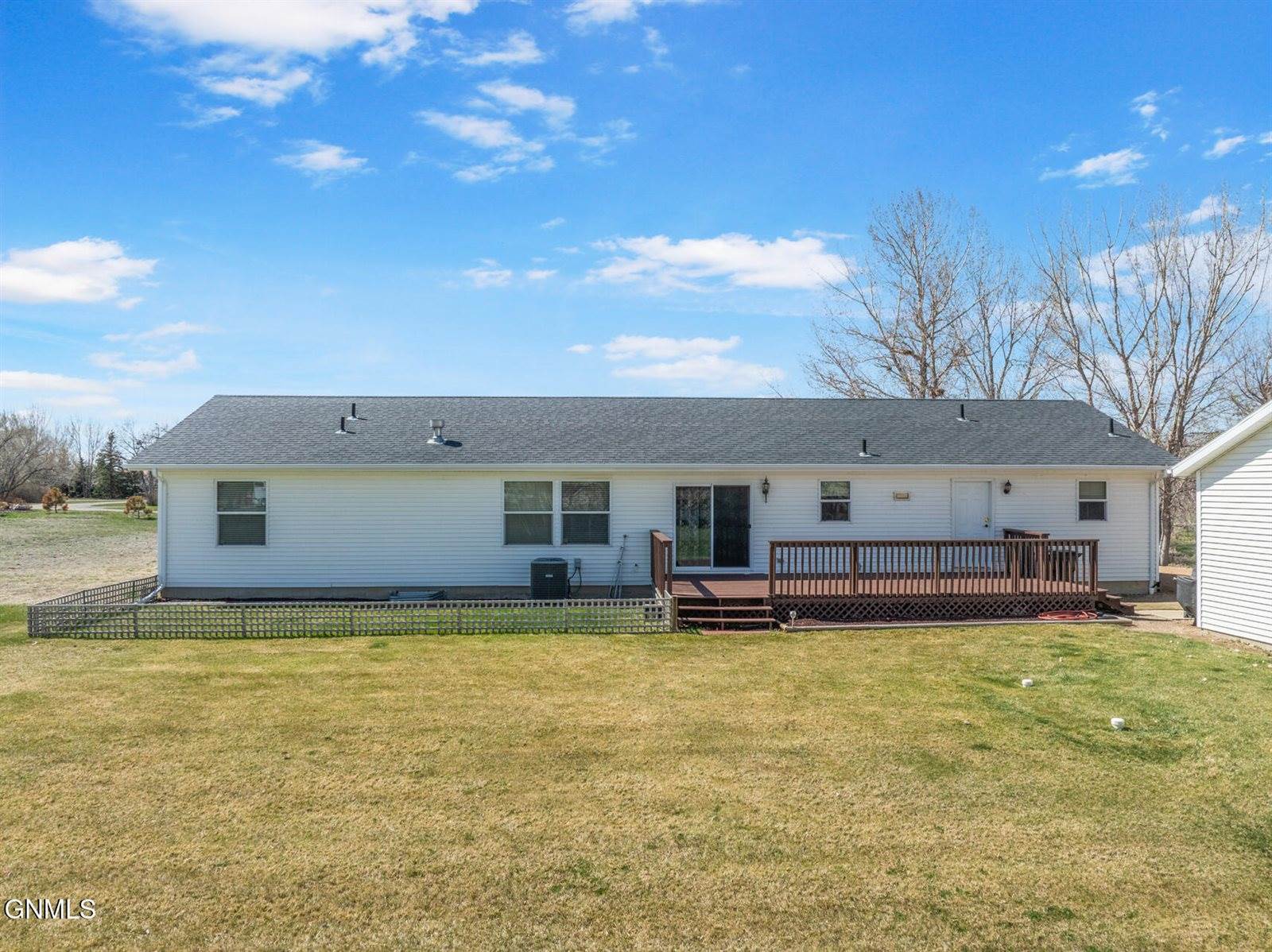 6881 2nd Avenue Circle East, Williston, ND 58801