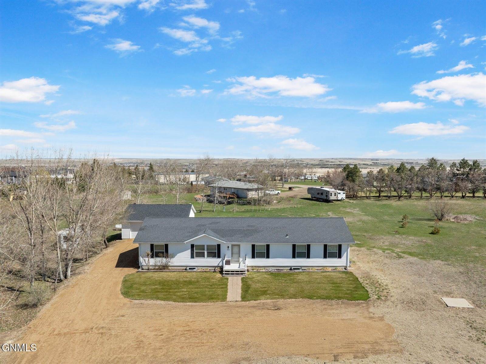 6881 2nd Avenue Circle East, Williston, ND 58801