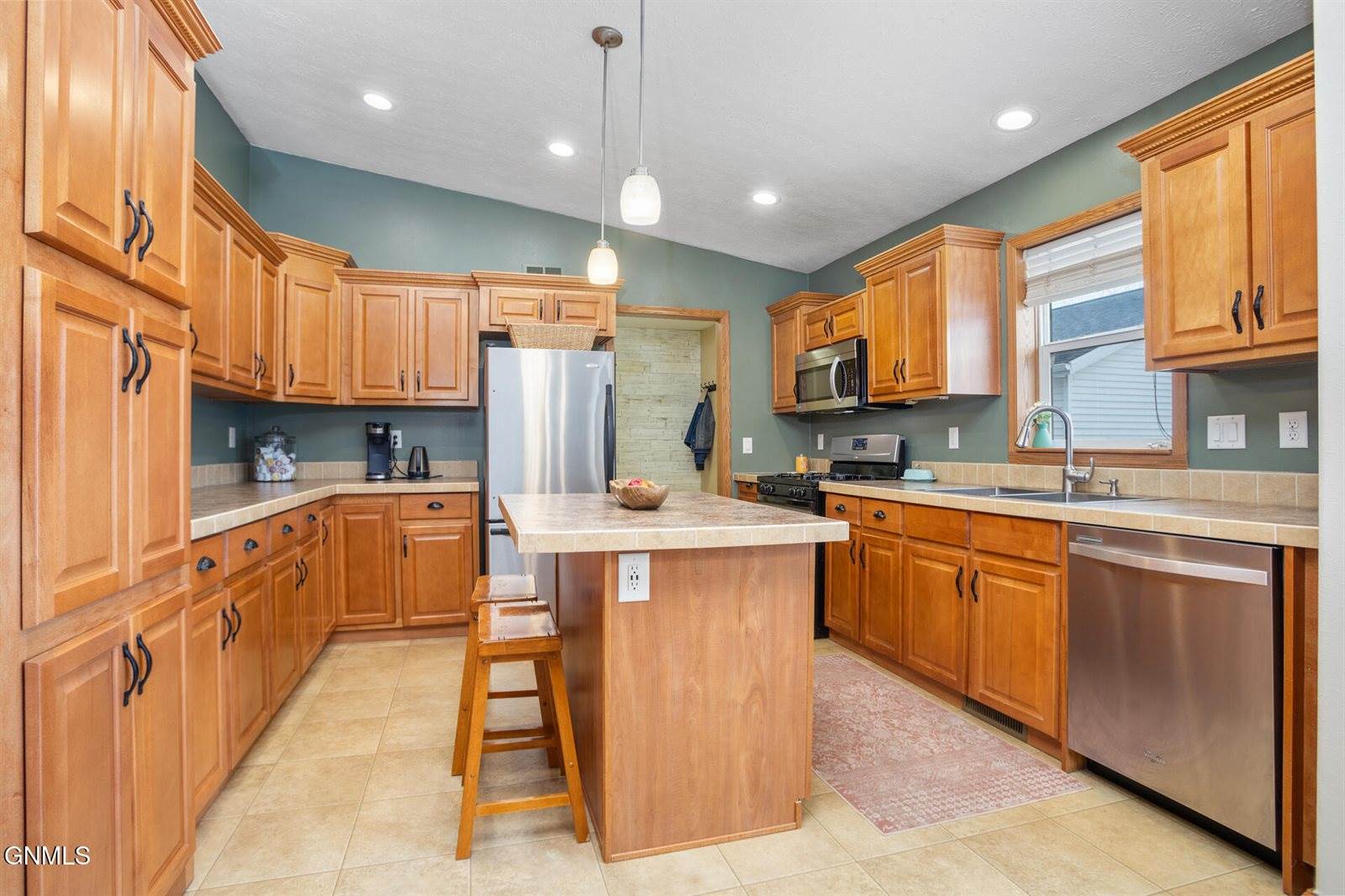 6881 2nd Avenue Circle East, Williston, ND 58801