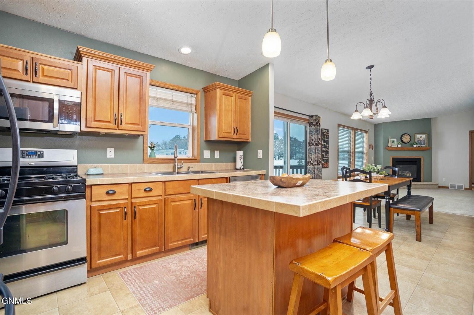 6881 2nd Avenue Circle East, Williston, ND 58801