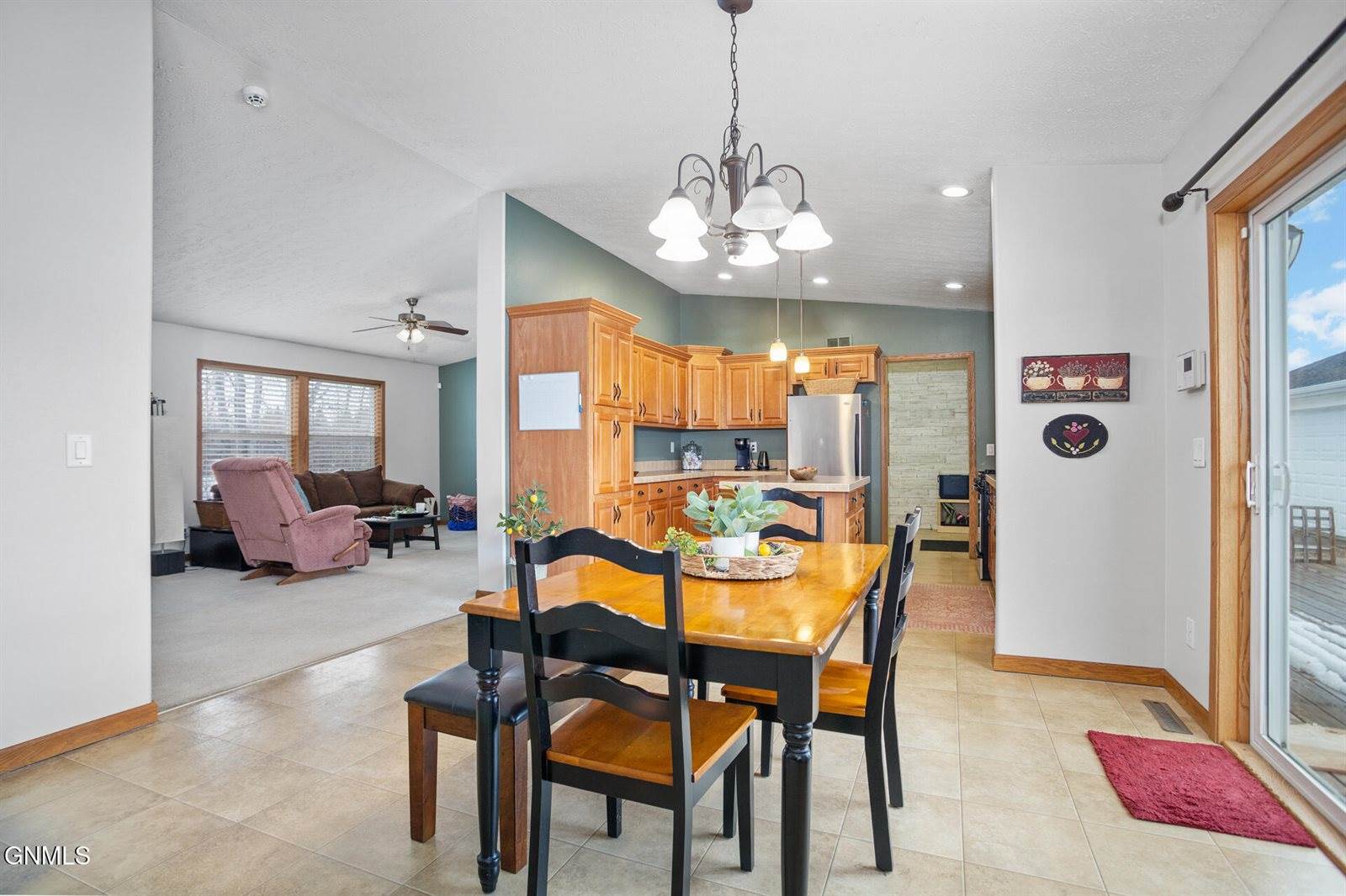 6881 2nd Avenue Circle East, Williston, ND 58801