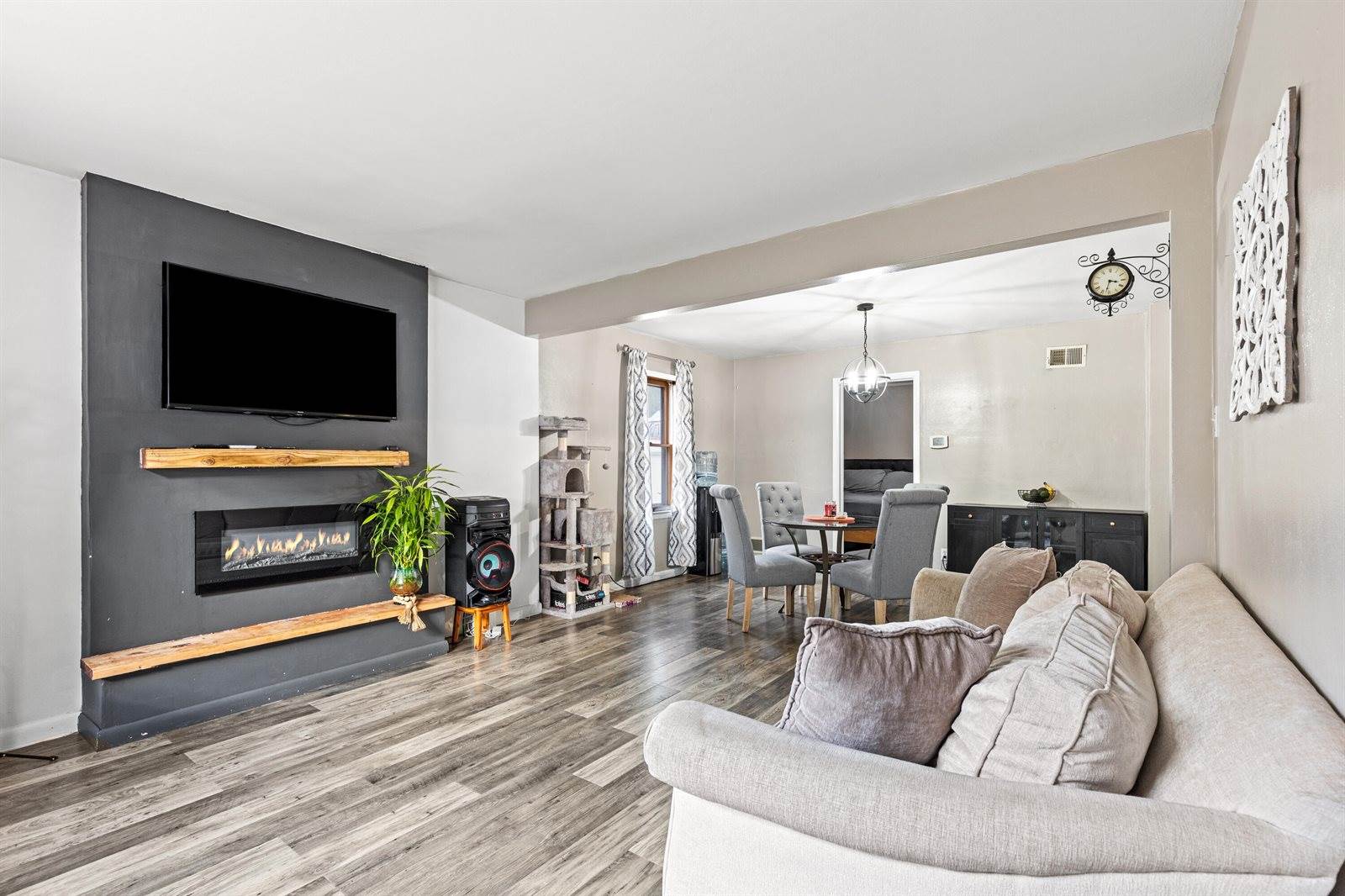 2352 South 79th St, West Allis, WI 53219