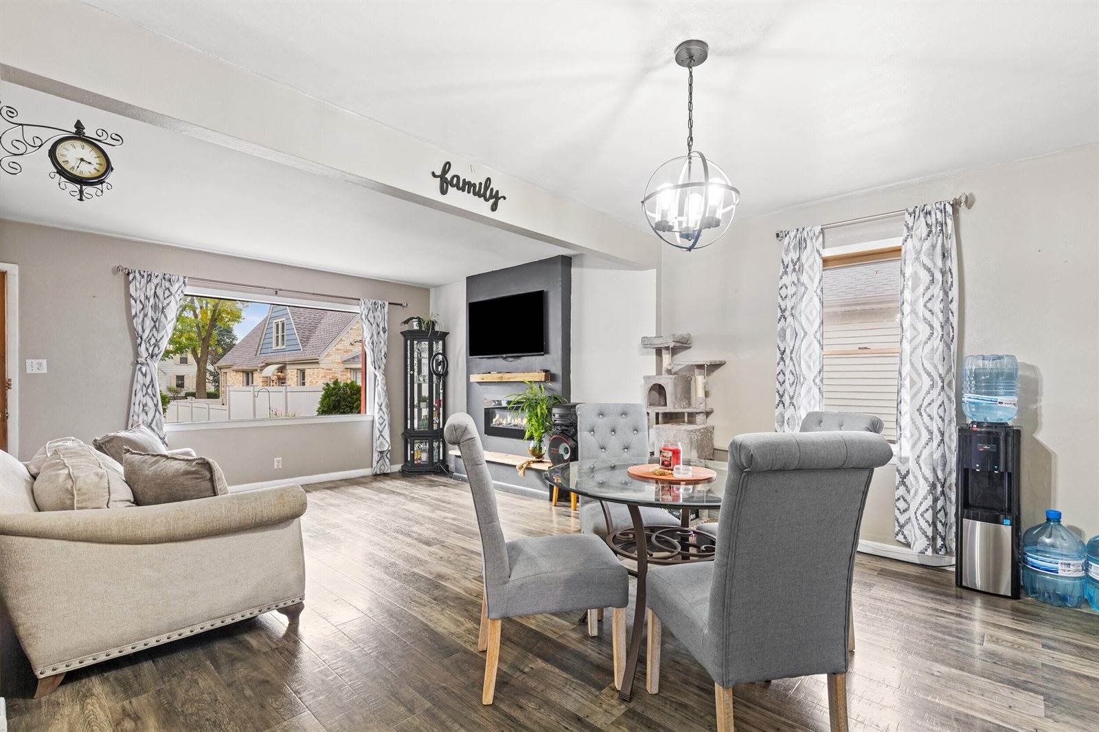 2352 South 79th St, West Allis, WI 53219